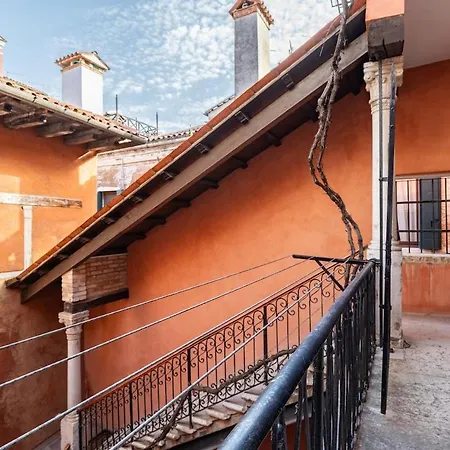 Rialto Quiet Heritage Casa Veronica - 5 Guests - 5 Mins Rialto * Venecia
