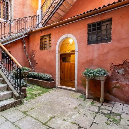 Rialto Quiet Heritage Casa Veronica - 5 Guests - 5 Mins Rialto 威尼斯